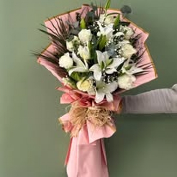 LİLYUM VE BEYAZ GÜL BUKETİ